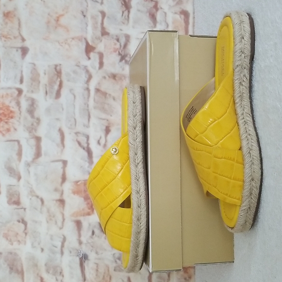 New Michael Kors Linden Croc-Embossed Sandals - Picture 4 of 13